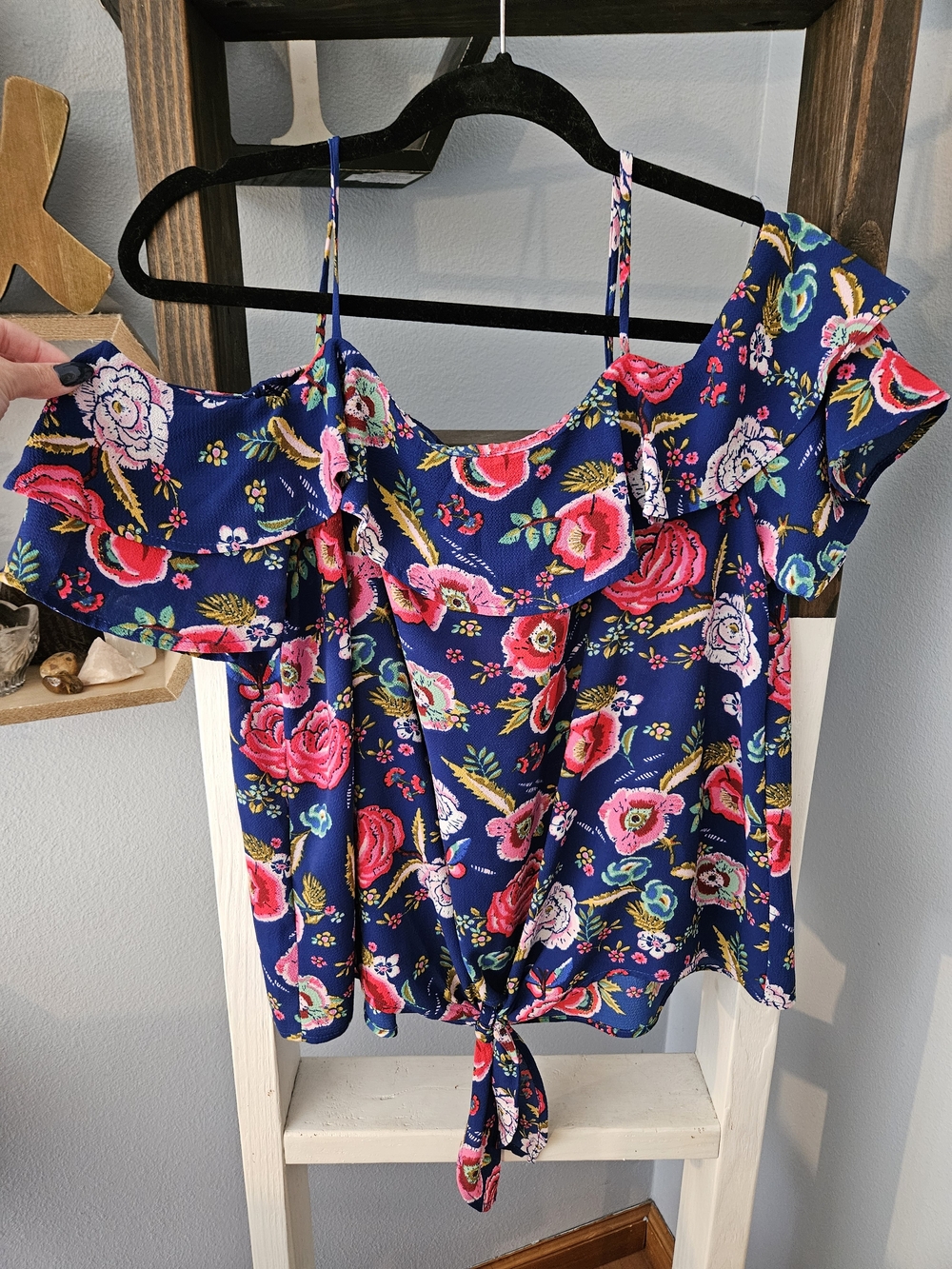 Cottagecore/boho floral print Navy Floral Cold-Shoulder Tie-Bottom Blouse- L